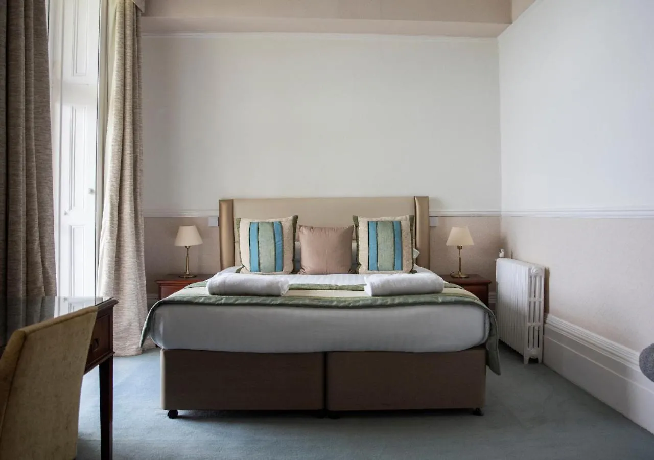 Hotel The 3*
