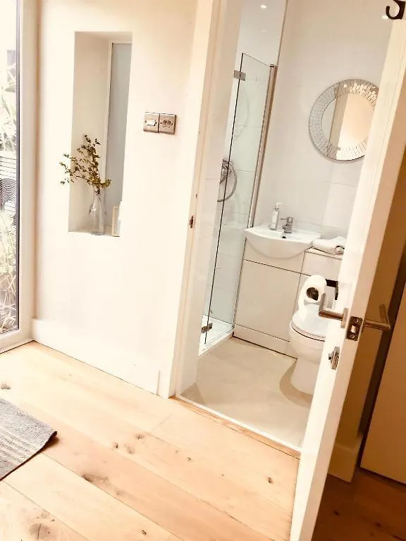 Peaceful Scandi Garden 5*