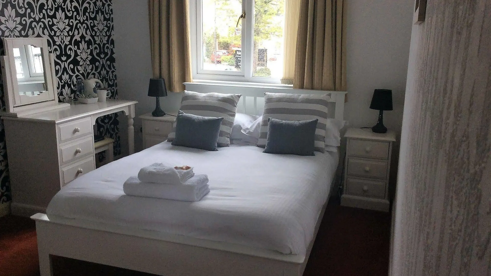 Lugo Rock 4* Falmouth